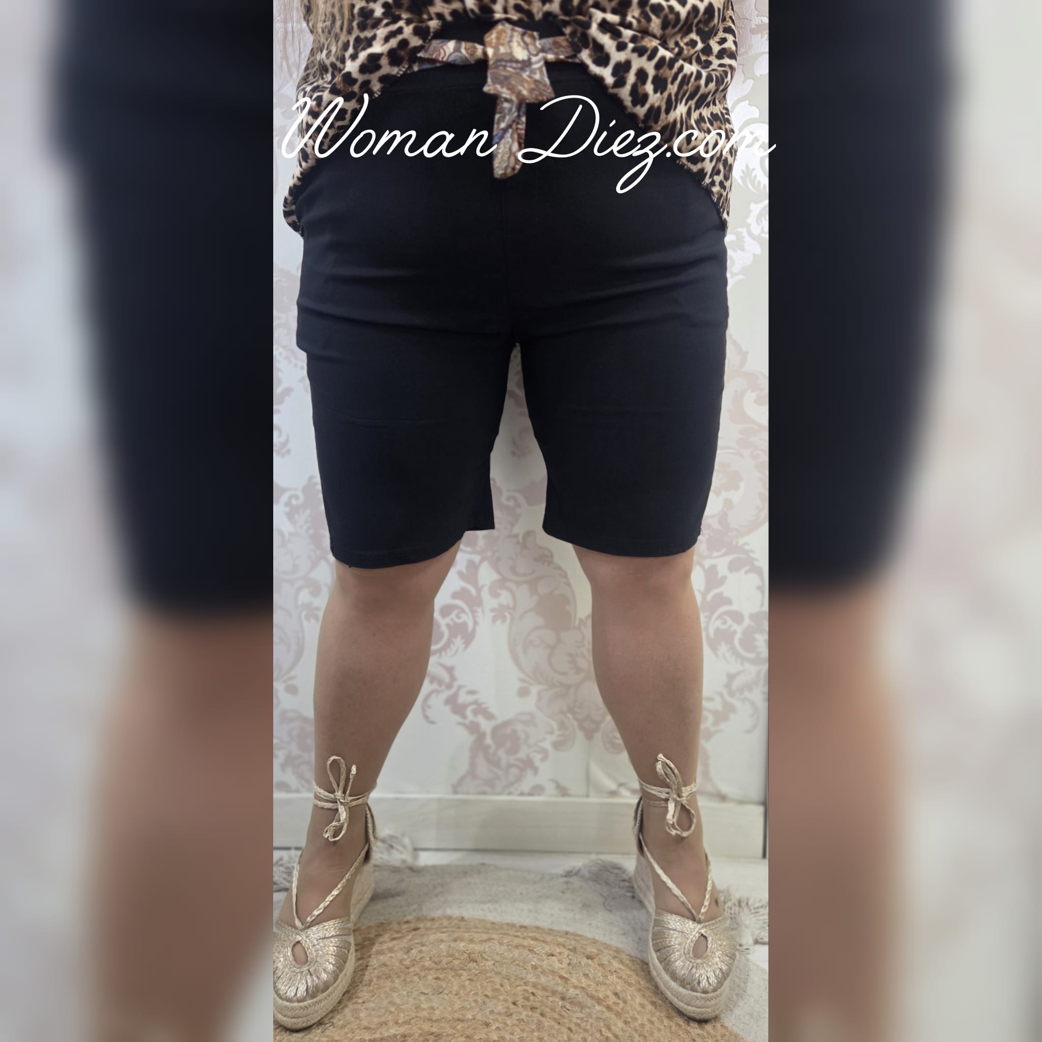 Pantalón corto con lazo negro